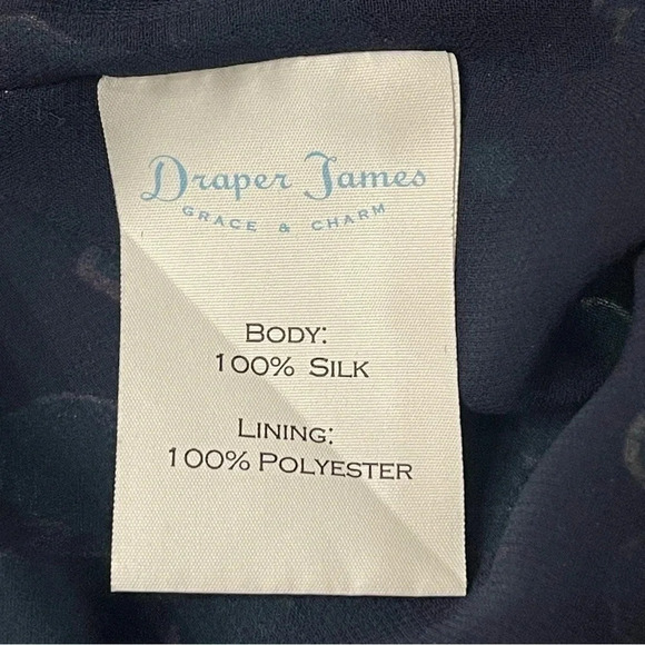 Draper James Dinah print silk blouse. Size 8, flutter sleeves and keyhole detail - Picture 9 of 9